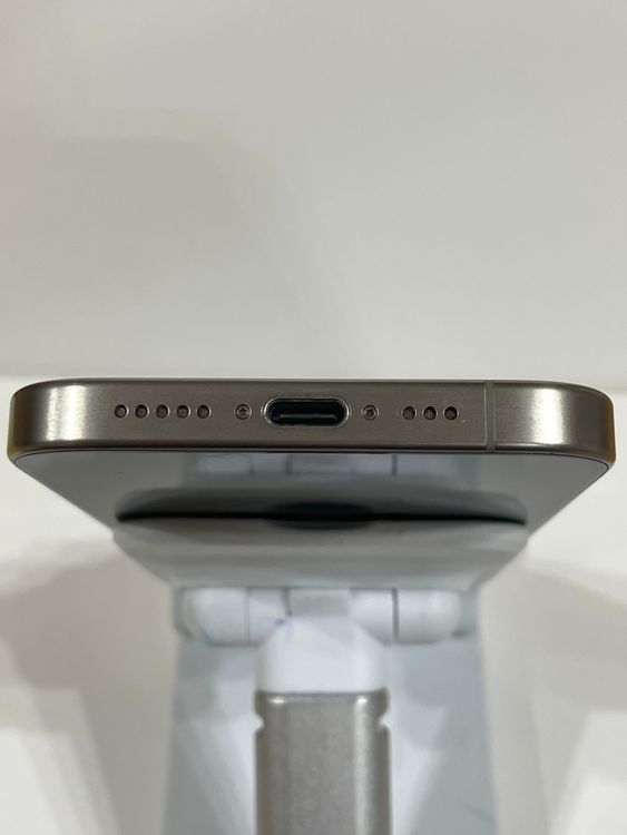 ���ʡ��Хåƥ꡼100%����������:O iPhone 15Pro 256gb �ʥ�����