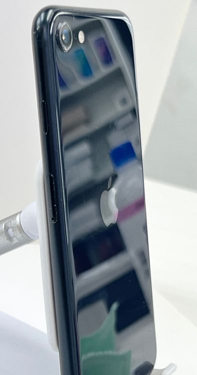 �Хåƥ꡼��95% iPhone SE3 64gb �ߥåɥʥ���