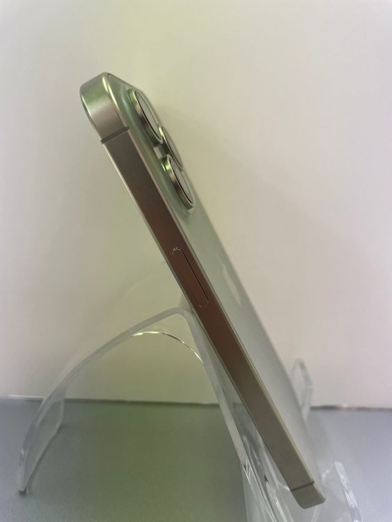 アップル版 超美品 iPhone 15Pro 256gb ナチュラルチタニウム