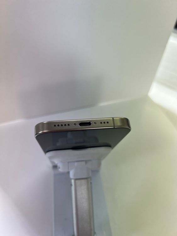 ���ʡ�iPhone15pro 256gb �ʥ���������˥���