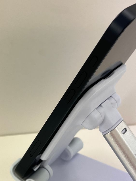 �Хåƥ꡼100��iPhone 16e 128gb �֥�å�