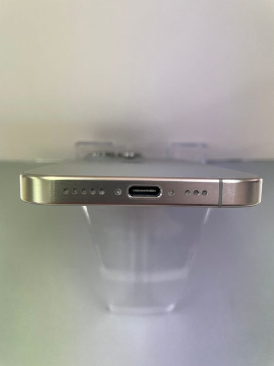 アップル版 超美品 iPhone 15Pro 256gb ナチュラルチタニウム