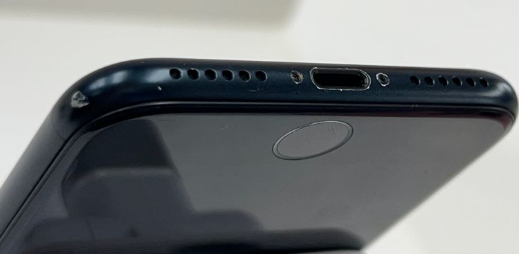 �Хåƥ꡼��95% iPhone SE3 64gb �ߥåɥʥ���