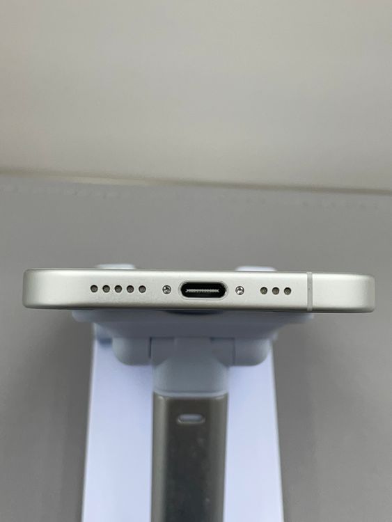 �Хåƥ꡼93��iPhone 16 128gb �ۥ�����