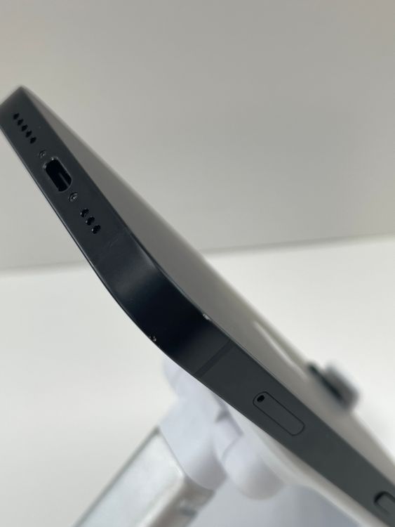 �Хåƥ꡼100% iPhone 16e 128gb �֥�å�