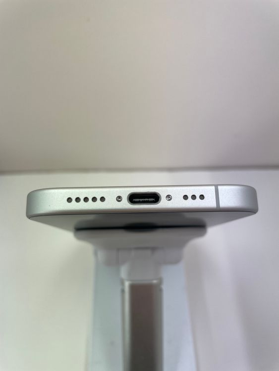 �Хåƥ꡼100��iPhone 16 128gb �ۥ磻��