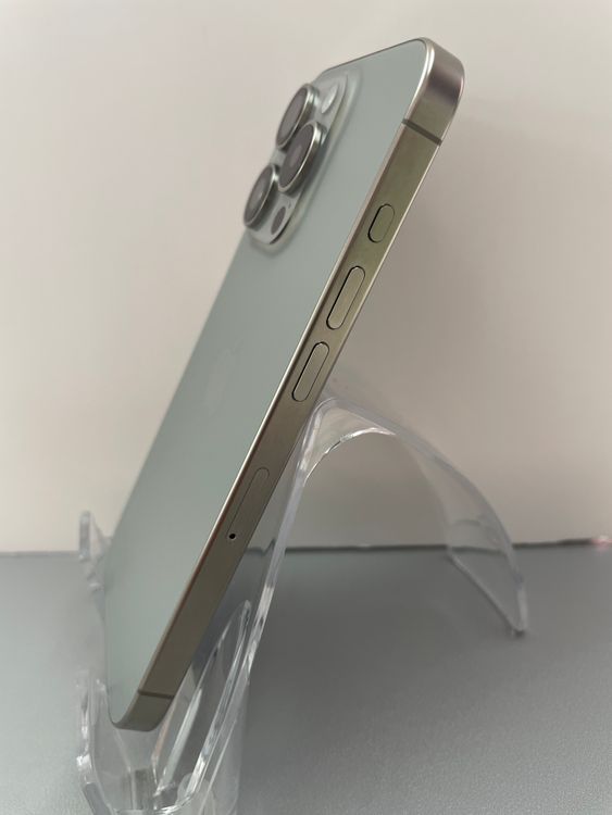 アップル版 超美品 iPhone 15Pro 256gb ナチュラルチタニウム