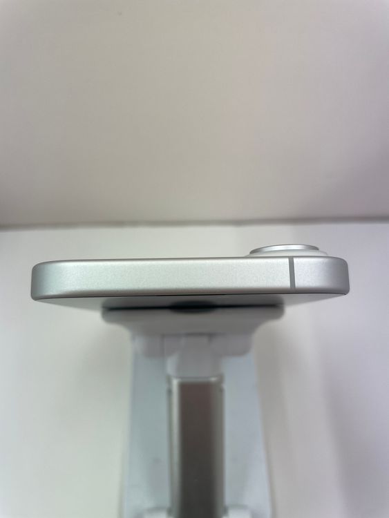 �Хåƥ꡼100��iPhone 16 128gb �ۥ磻��