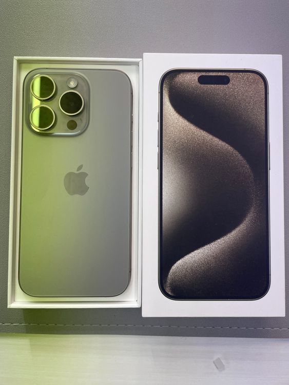 アップル版 超美品 iPhone 15Pro 256gb ナチュラルチタニウム