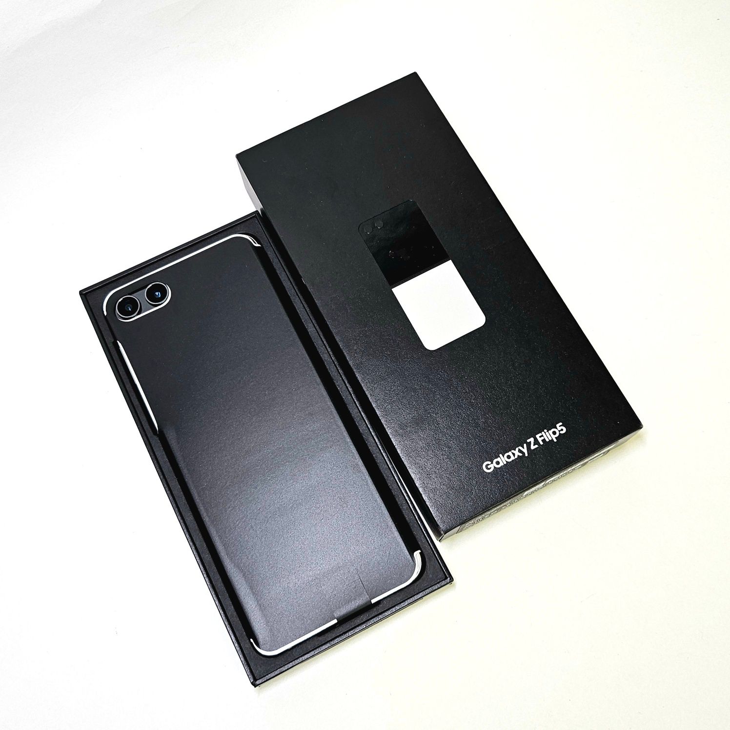 ムスビー｜Galaxy Z FLIP5 256GB クリーム SIMフリー 【極美品 
