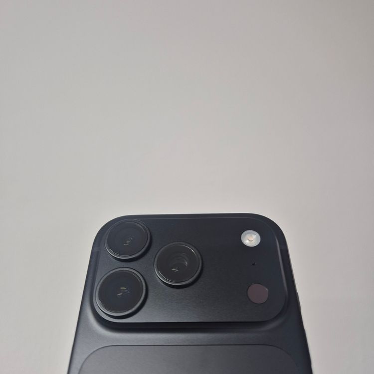 iPhone 18 Pro 256GB �֥�å� SIM�ե꡼