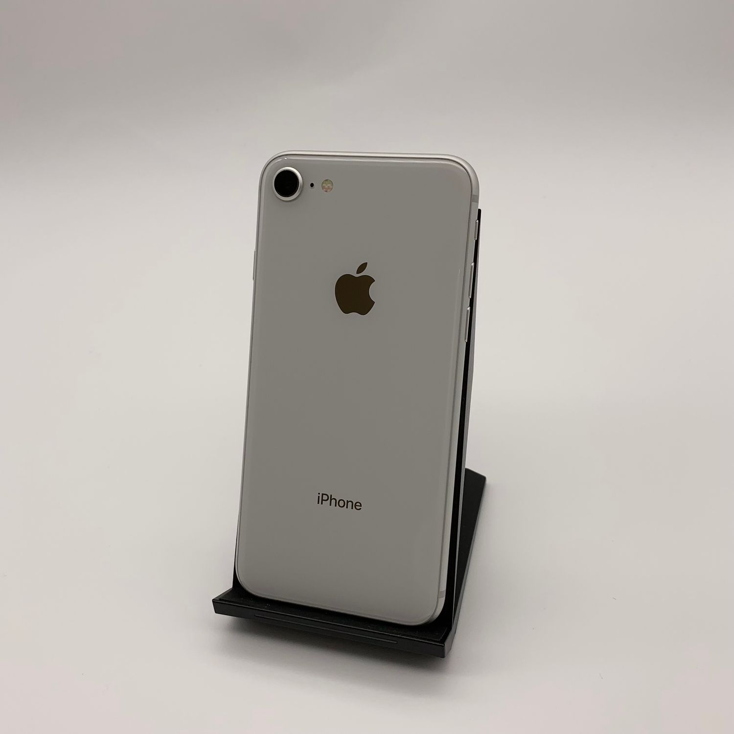 ムスビー｜iPhone8 64GB シルバー バッテリー84%【iPhone8 au】￥11,000