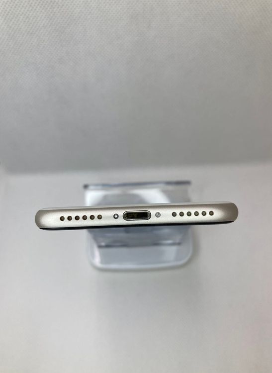 バテッリ90%iPhoneSE第3世代128GBスターライトSIMフリー超美品