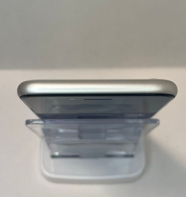 �Хåƥ꡼100��iPhone SE ��3���� �������饤�ȡ�64GB ���¿��ݾ� SIM�ե꡼