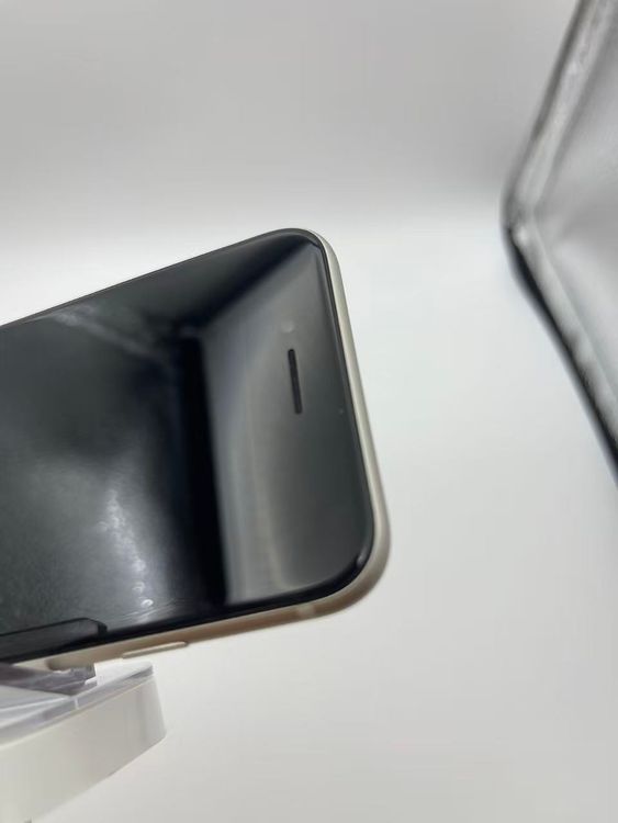 �Хåƥ꡼81����°��3�����å��դ�iPhone SE ��3���� �������饤��128GB �¿��ݾ�