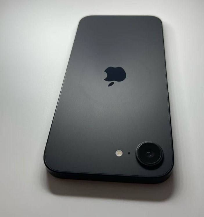 �Хåƥ꡼93��iPhone 16e128GB �֥�å����¿��ݾ� SIM�ե꡼