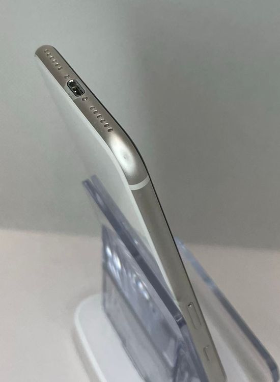 �Хåƥ꡼100��iPhone SE ��3���� �������饤�ȡ�64GB ���¿��ݾ� SIM�ե꡼