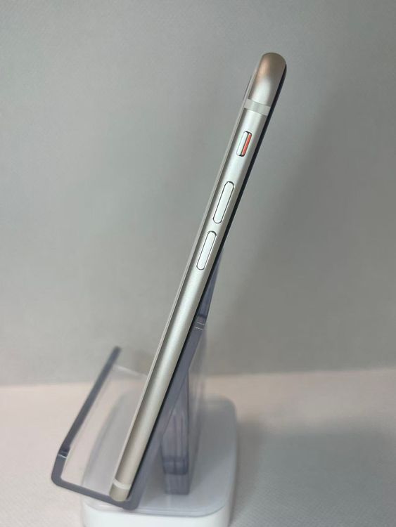 �Хåƥ꡼82��iPhone SE ��3���� �������饤��128GB ���ʰ¿��ݾ� SIM�ե꡼