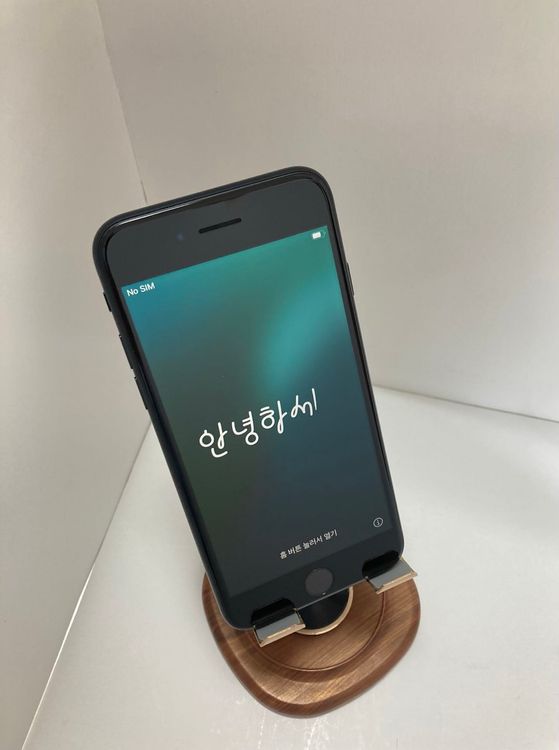 iPhoneSE3128GBߥåɥʥȡSIMե꡼ĶʥХƥå84