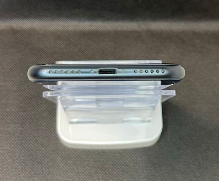 �Хåƥ꡼98��iPhone SE ��3���� �ߥåɥʥ��ȡ�64GB ���¿��ݾ� SIM�ե꡼