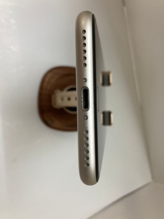 iPhoneSE3128GB饤SIMե꡼ʥХƥå86