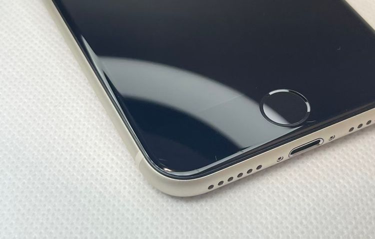 �Хåƥ꡼82��iPhone SE ��3���� �������饤��128GB ���ʰ¿��ݾ� SIM�ե꡼