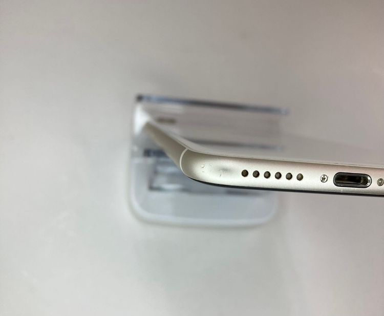 iPhoneSE第3世代128GBスターライトSIMフリー美品バテッリ84%