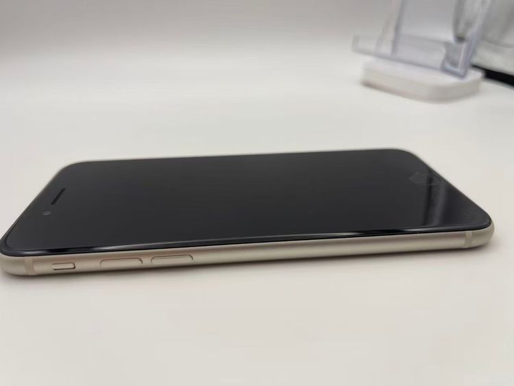 �Хåƥ꡼95����°��3�����å��դ�iPhone SE ��3���� �������饤��128GB �¿��ݾ�