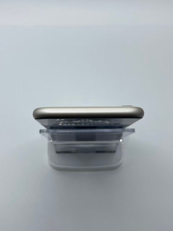 �Хåƥ꡼82����°��3�����å��դ�iPhone SE ��3���� �������饤��128GB �¿��ݾ�