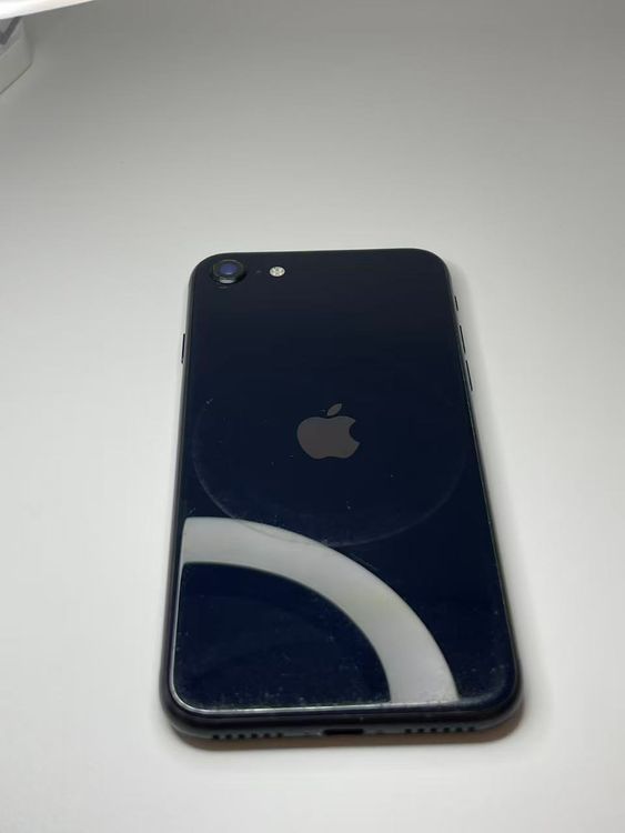 �Хåƥ꡼85����°��3�����å��դ�iPhone SE ��3���� �ߥåɥʥ���128GB �¿��ݾ�