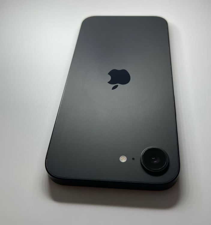 �Хåƥ꡼93��iPhone 16e128GB �֥�å����¿��ݾ� SIM�ե꡼