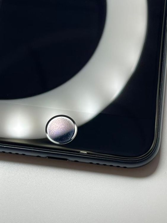�Хåƥ꡼93����°�ʣ����դ�iPhone SE ��3���� �ߥåɥʥ���64GB �¿��ݾ�
