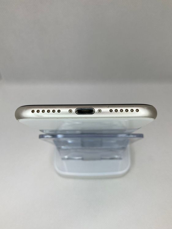 iPhone SE 第3世代 スターライト 64GB  SIMフリー美品バテッリ85%