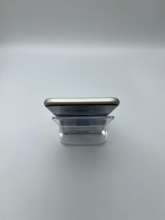 �Хåƥ꡼81����°��3�����å��դ�iPhone SE ��3���� �������饤��128GB �¿��ݾ�