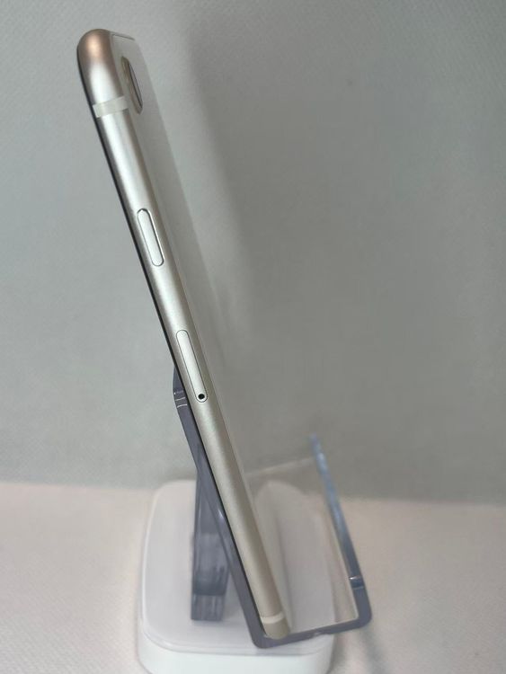 �Хåƥ꡼82��iPhone SE ��3���� �������饤�ȡ�64GB ���¿��ݾ� SIM�ե꡼