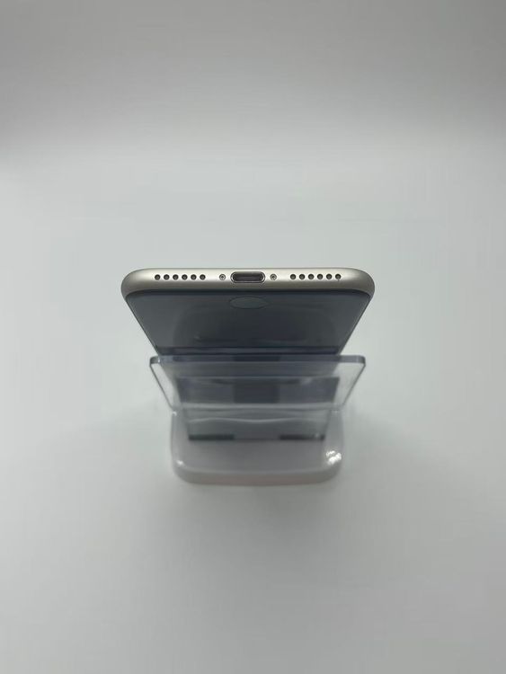 �Хåƥ꡼84����°��3�����å��դ�iPhone SE ��3���� �������饤��128GB �¿��ݾ�