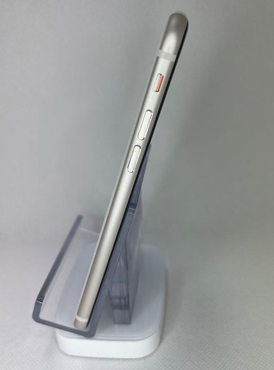 �Хƥå�97��iPhoneSE��3����64GB�������饤��SIM�ե꡼Ķ��������ȯ��