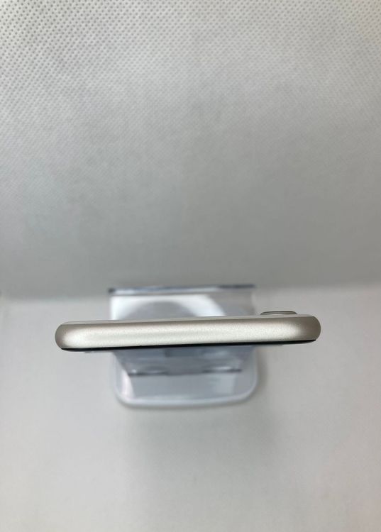 バテッリ90%iPhoneSE第3世代128GBスターライトSIMフリー超美品