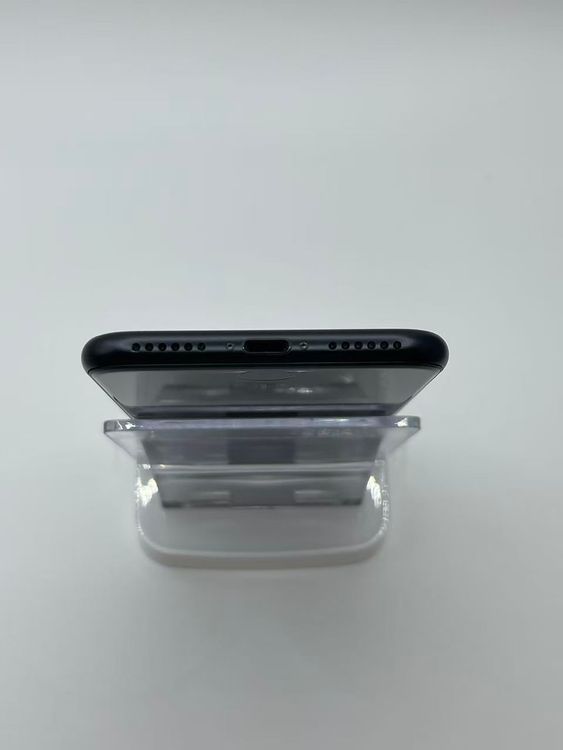 �Хåƥ꡼95����°�ʣ����դ�iPhone SE ��3���� �ߥåɥʥ���64GB �¿��ݾ�