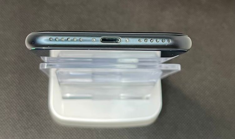 �Хåƥ꡼100��iPhone SE ��3���� �ߥåɥʥ��ȡ�64GB ���¿��ݾ� SIM�ե꡼