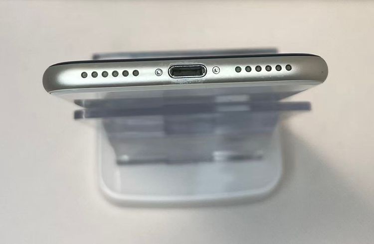 �Хåƥ꡼100��iPhone SE ��3���� �������饤�ȡ�64GB ���¿��ݾ� SIM�ե꡼