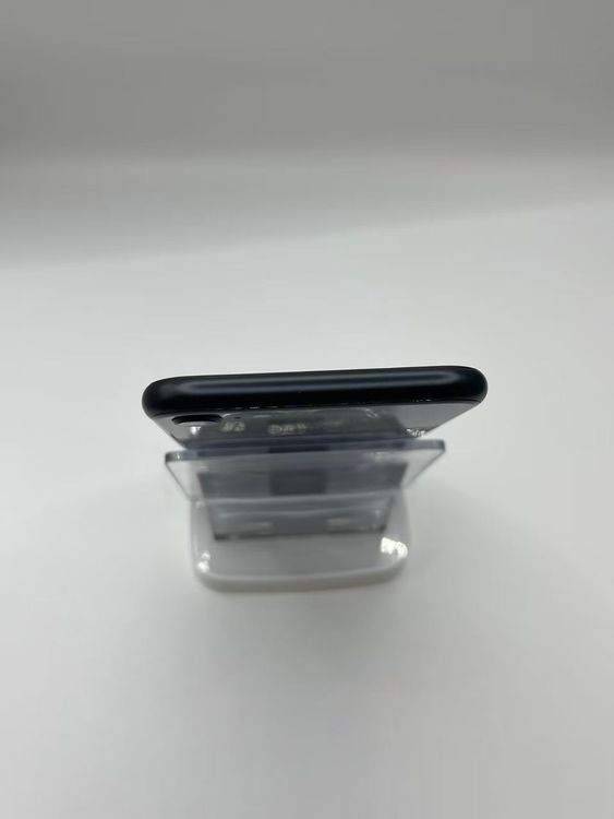 �Хåƥ꡼85����°��3�����å��դ�iPhone SE ��3���� �ߥåɥʥ���64GB Ķ����