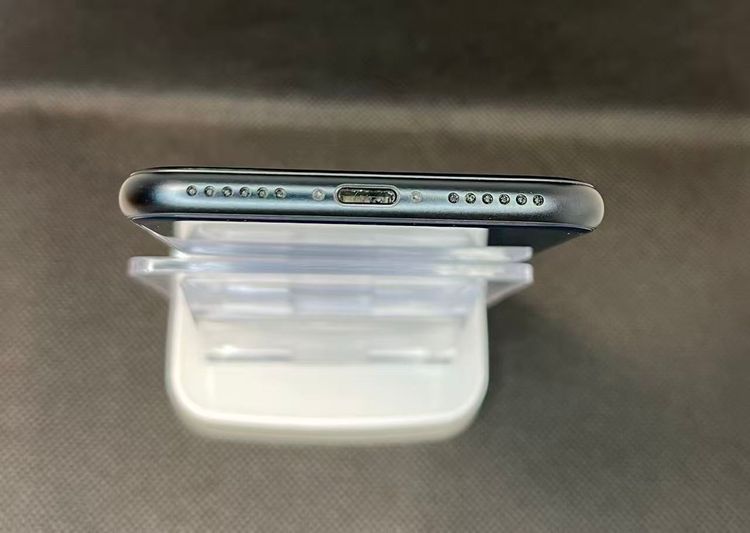 �Хåƥ꡼96��iPhone SE ��3���� �ߥåɥʥ��ȡ�64GB ��SIM�ե꡼����