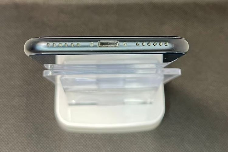 �Хåƥ꡼94��iPhone SE ��3���� �ߥåɥʥ��ȡ�64GB ���¿��ݾ� SIM�ե꡼