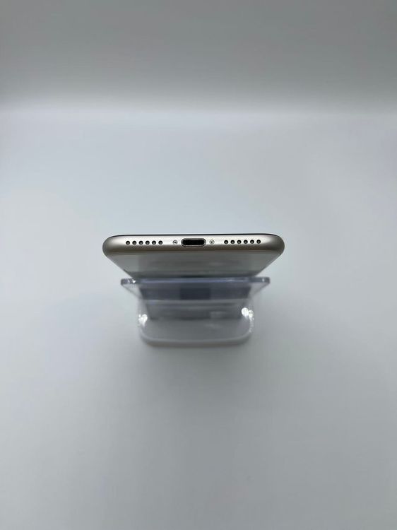 �Хåƥ꡼81����°��3�����å��դ�iPhone SE ��3���� �������饤��128GB �¿��ݾ�