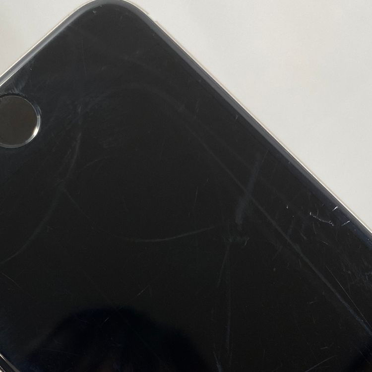 iPhone SE 3  64GB �������饤�� 97% SIM���å�����Ѥ�