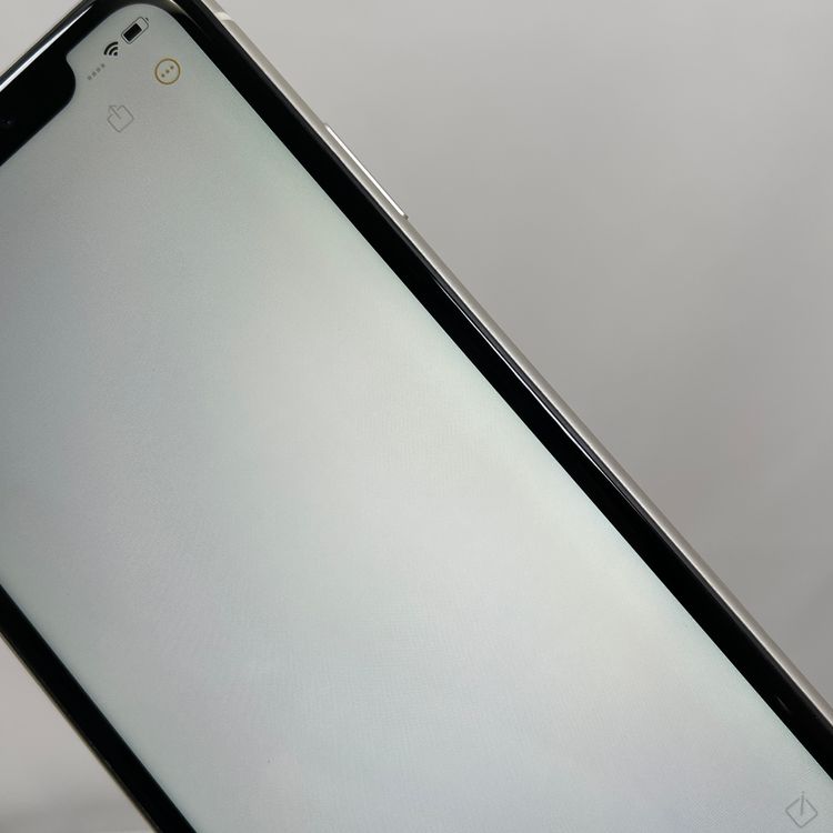 iPhone 11  128GB �ۥ磻��  SIM���å�����Ѥ�