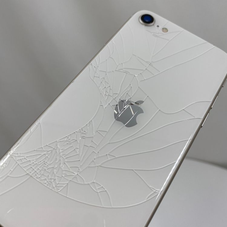 iPhone SE 3  64GB �������饤�� 90% SIM���å�����Ѥ�