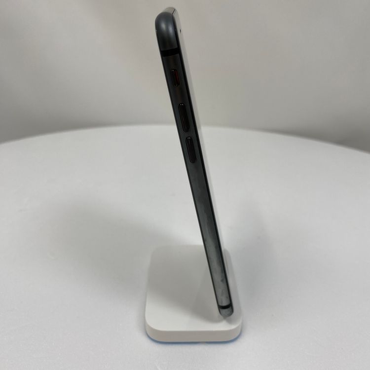 iPhone 8  64GB ���ڡ������쥤 77% SIM���å�����Ѥ�