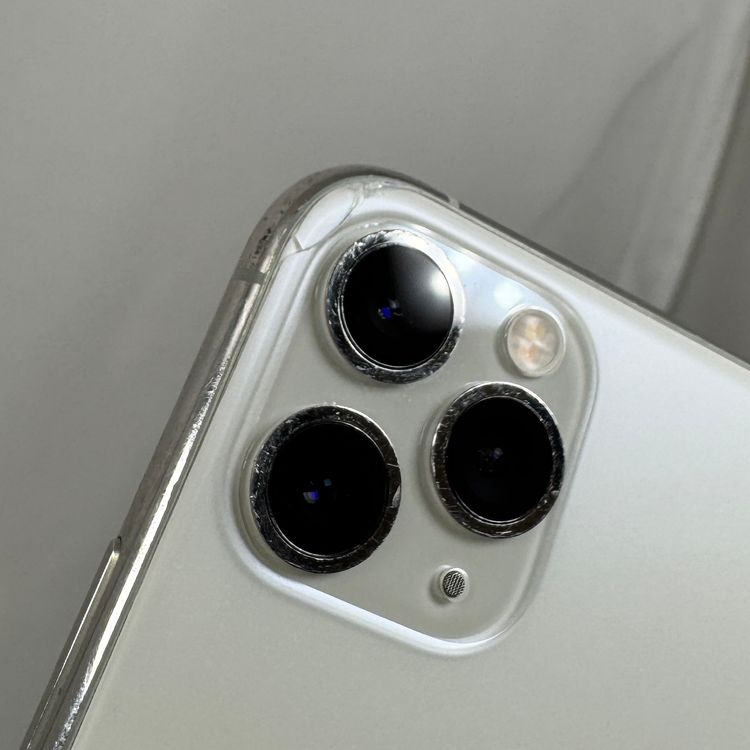 iPhone 11 Pro  64GB ����С�  SIM���å�����Ѥ�